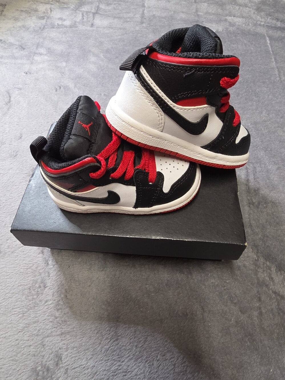 Nike Retro Air Jordan 1 Mid Chicago White Toe Size 4C